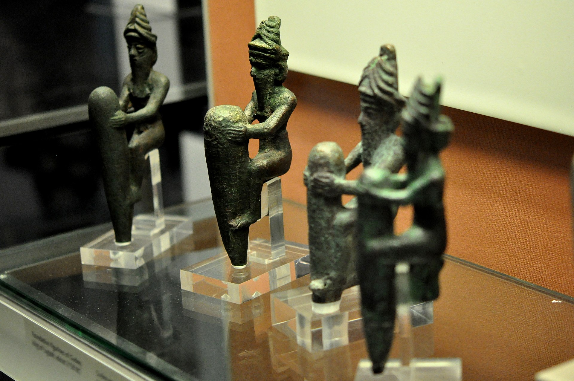 1920px Four statuettes of Mesopotamian gods 1