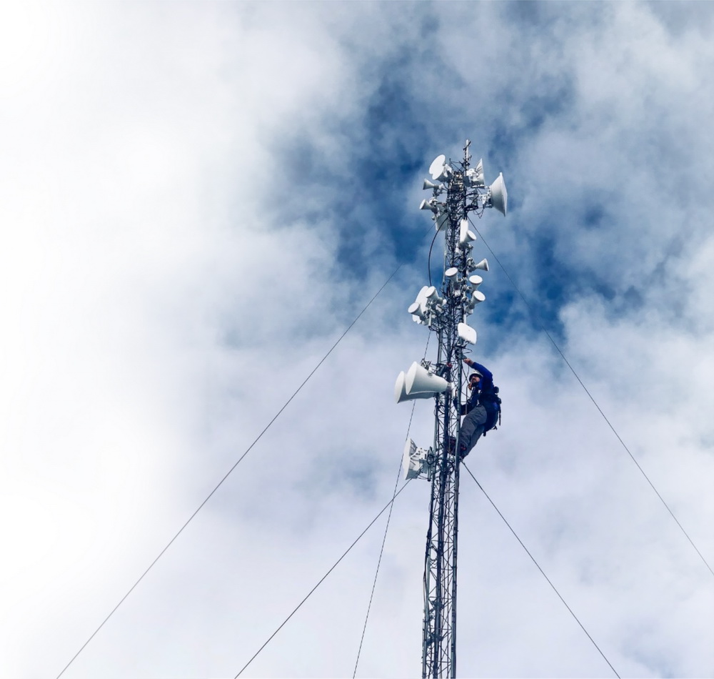 rf elements symmetrical horns ultrahorn dense colocaltion deployment tower 